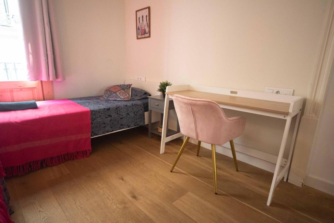 Born Rooms - St Caterina Барселона Екстериор снимка